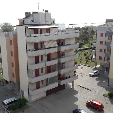 Teresa Per Il Check In Agenzia Viale Francesco Petrarca 391 Ra * Lido Adriano