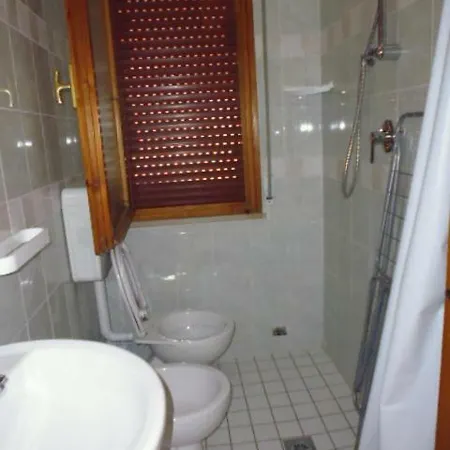 Teresa Per Il Check In Agenzia Viale Francesco Petrarca 391 Ra * Lido Adriano