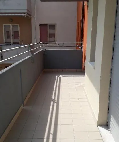 Teresa Per Il Check In Agenzia Viale Francesco Petrarca 391 Ra *