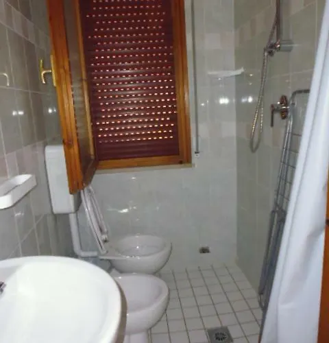 Teresa Per Il Check In Agenzia Viale Francesco Petrarca 391 Ra * 리도아드리